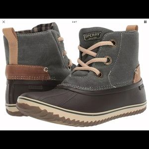 Sperry Schooner Lace Up size 8.5 Olive